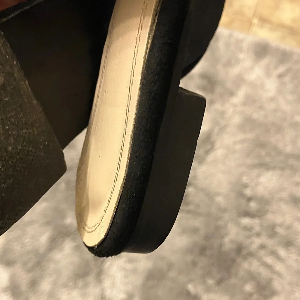 Elegant Black Suede Mules with Knot Detail - Picture 8 of 8
